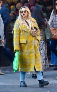 kate-hudson-ot-and-about-in-new-york-11-14-2023-5.jpg