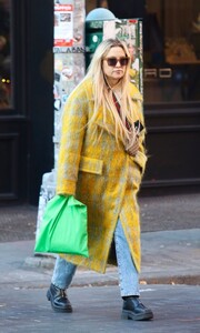 kate-hudson-ot-and-about-in-new-york-11-14-2023-6.jpg