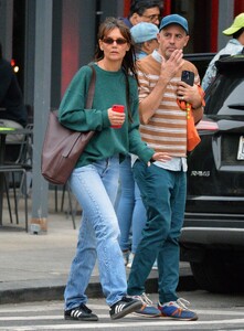 katie-holmes-out-with-a-friend-in-new-york-09-22-2023-1.jpg