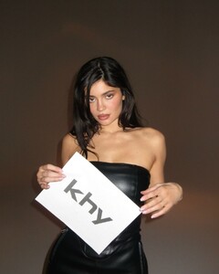 kylie-jenner-for-khy-clothing-line-fall-2023-4.jpg