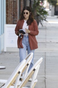 lucy-hale-in-casual-outfit-strolls-through-studio-city-10-23-2023-1.jpg