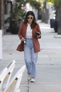 lucy-hale-in-casual-outfit-strolls-through-studio-city-10-23-2023-3.jpg