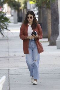lucy-hale-in-casual-outfit-strolls-through-studio-city-10-23-2023-5.jpg