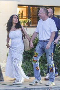 salma-hayek-and-francois-henri-pinault-out-in-los-cabos-08-13-2023-1.jpg
