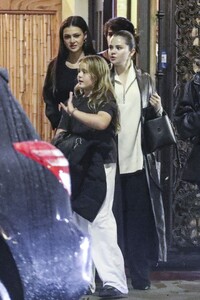 selena-gomez-and-nicola-peltz-out-for-dinner-in-beverly-hills-11-15-2023-1.jpg