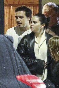 selena-gomez-and-nicola-peltz-out-for-dinner-in-beverly-hills-11-15-2023-2.jpg