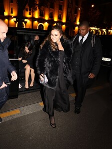 selena-gomez-arrives-back-to-her-hotel-in-paris-11-26-2023-1.jpg