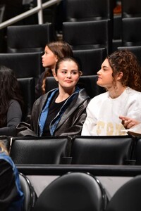 selena-gomez-at-lakers-game-at-crypto.com-arena-in-los-angeles-11-30-2023-2.jpg