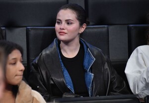 selena-gomez-at-lakers-game-at-crypto.com-arena-in-los-angeles-11-30-2023-3.jpg