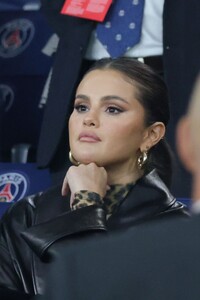 selena-gomez-at-ligue-1-match-between-paris-saint-germain-and-olympique-de-marseille-in-paris-09-24-2023-5.jpg