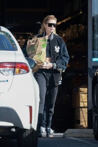 stella-maxwell-shopping-at-lassens-in-los-angeles-11-20-2023-5.jpg