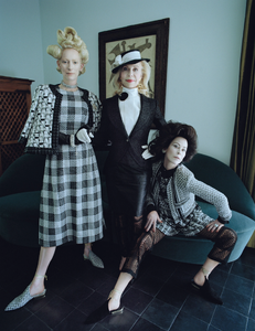 tilda-swinton-lady-amanda-harlech-by-tim-walker-for-w-magazine-december-2014-12.thumb.png.b3cb1560bc7876023a66bb33bd341111.png