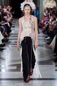 00024-simone-rocha-spring-2023-ready-to-wear-credit-gorunway.thumb.jpg.9c0f1f3f1b3a6c9f30f40ef74b0176fa.jpg