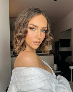 [2023.12.13] lglamartistry_409985267_883659816693567_6660734804143529559_n.jpg