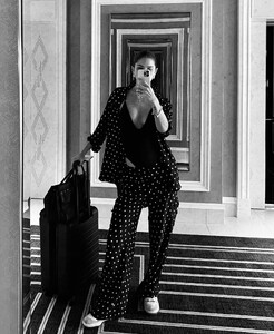 [2023.12.15] msgigiparis_410679422_690929823107562_5686723342231127175_n.jpg