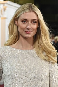 408947943_elizabeth-debicki-crown-finale-01.jpg