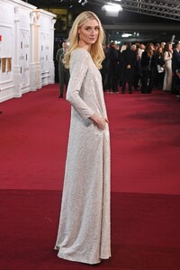 408947962_elizabeth-debicki-crown-finale-03.jpg