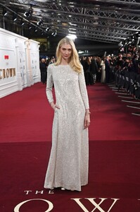 408948171_elizabeth-debicki-crown-finale-15.jpg