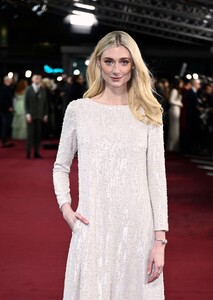 408948241_elizabeth-debicki-crown-finale-22.jpg