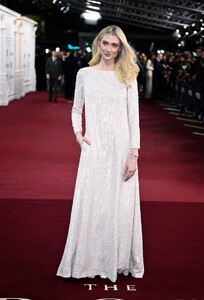 408948253_elizabeth-debicki-crown-finale-23.jpg