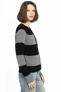 83152cttncashshakerrugbystripecardigan-020black_greyshadowS.jpg