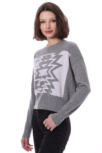 8437cashskioutwestcrewcroppedpullover-086sivr_greywhts.jpg