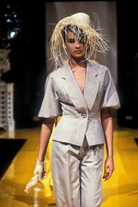 ChristianDior1995HauteCouture32.thumb.jpg.7963c0d28fc0172ea9b4edfa9a481272.jpg
