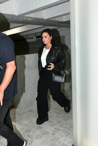 Demi-Lovato---Leaving-Hudson-House-in-Beverly-Hills-04.jpg