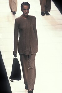 GiorgioArmani1995WomenRTW58.thumb.jpg.40397122f30e2b317e7b9341d69ac560.jpg