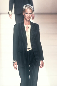 GiorgioArmani1997WomenRTW26.thumb.jpg.1310ebd14134b75a3b74589166aed6cd.jpg