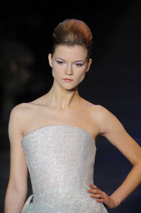GiorgioArmaniPrive2010HauteCouture230.thumb.jpg.d4812987be5430ae53d0e8b2b9b88db4.jpg