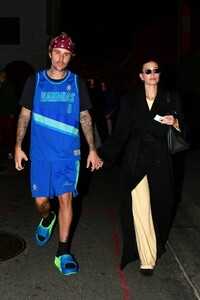 Hailey-Bieber---Leaving-dinner-at-Funke-restaurant-in-Beverly-Hills-01.jpg