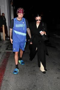 Hailey-Bieber---Leaving-dinner-at-Funke-restaurant-in-Beverly-Hills-04.jpg