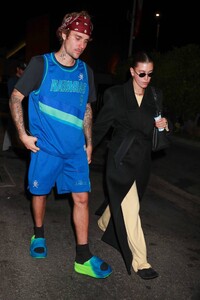 Hailey-Bieber---Leaving-dinner-at-Funke-restaurant-in-Beverly-Hills-12.jpg