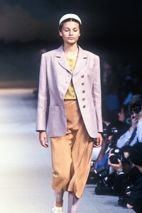 Kenzo1994WomenRTW70.thumb.jpg.1ba254e6ada070e93a913ac5ff2a24ae.jpg