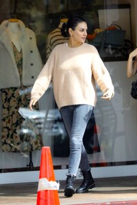 Mila-Kunis--Seen-out-with-a-friend-in-Los-Angeles-18.jpg