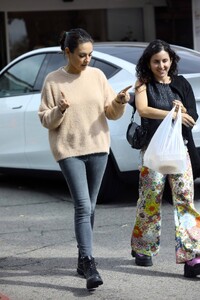 Mila-Kunis--Seen-out-with-a-friend-in-Los-Angeles-32.jpg