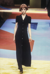 Moschino1997WomenRTW85.thumb.jpg.0e794ec0b59f68ed1c5fedc7e164bc79.jpg
