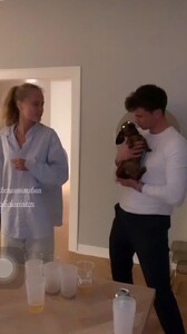 Olivia con su hermano y perrito.jpg