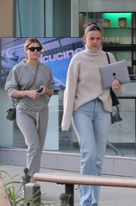 Sofia-Richie---In-a-grey-sweats-with-a-gal-pal-in-West-Hollywood-02.jpg