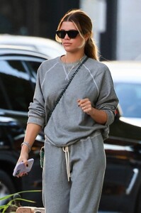 Sofia-Richie---In-a-grey-sweats-with-a-gal-pal-in-West-Hollywood-10.jpg
