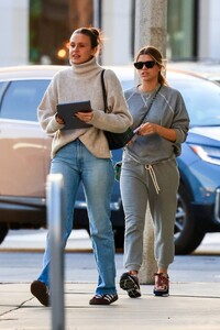 Sofia-Richie---In-a-grey-sweats-with-a-gal-pal-in-West-Hollywood-18.jpg