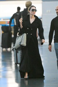 angelina-jolie-arrives-at-jfk-airport-in-new-york-09-25-2023-2.jpg