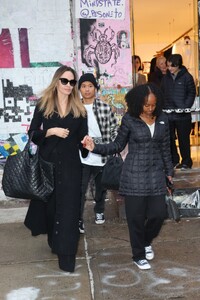 angelina-jolie-leaves-jean-michel-basquiat-s-former-studio-in-new-york-12-27-2023-2.jpg