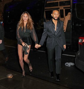chrissy-teigen-and-john-legend-arrives-at-the-polo-bar-in-new-york-12-28-2023-3.jpg
