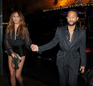 chrissy-teigen-and-john-legend-arrives-at-the-polo-bar-in-new-york-12-28-2023-4.jpg