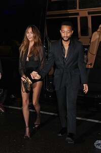 chrissy-teigen-and-john-legend-arrives-at-the-polo-bar-in-new-york-12-28-2023-6.jpg
