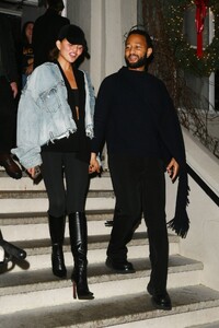 chrissy-teigen-and-john-legend-on-a-dinner-date-at-bondst-japanese-testaurant-in-new-york-12-29-2023-2.jpg