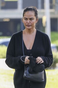 chrissy-teigen-at-a-park-in-bevverly-hills-09-05-2023-3.jpg