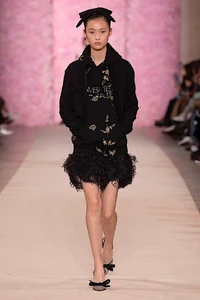 giambattista-valli-aw20-0011-888552.thumb.webp.cca7a11d0fc11fbf5af4e2e1d7879f1c.webp